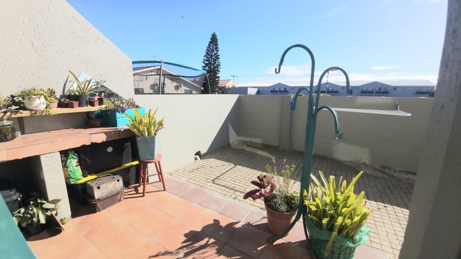 2 Bedroom Property for Sale in Heiderand Western Cape
